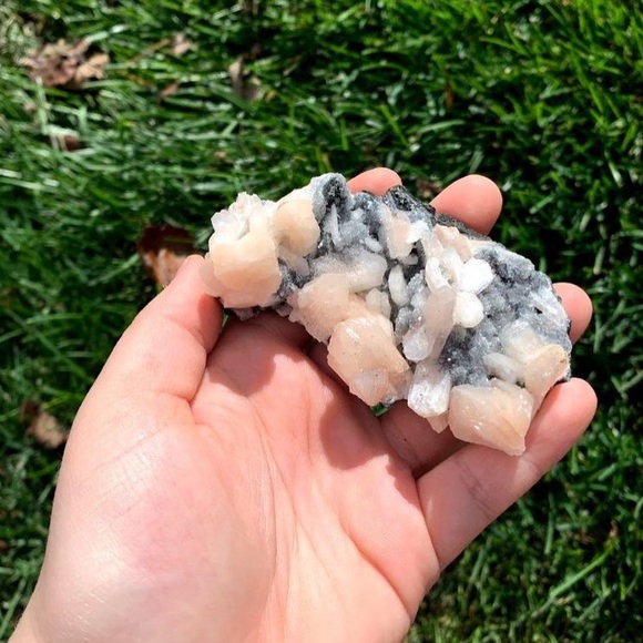 Apophyllite and peach/pink stilbite/zeolite crystal cluster - Picture 2 of 5